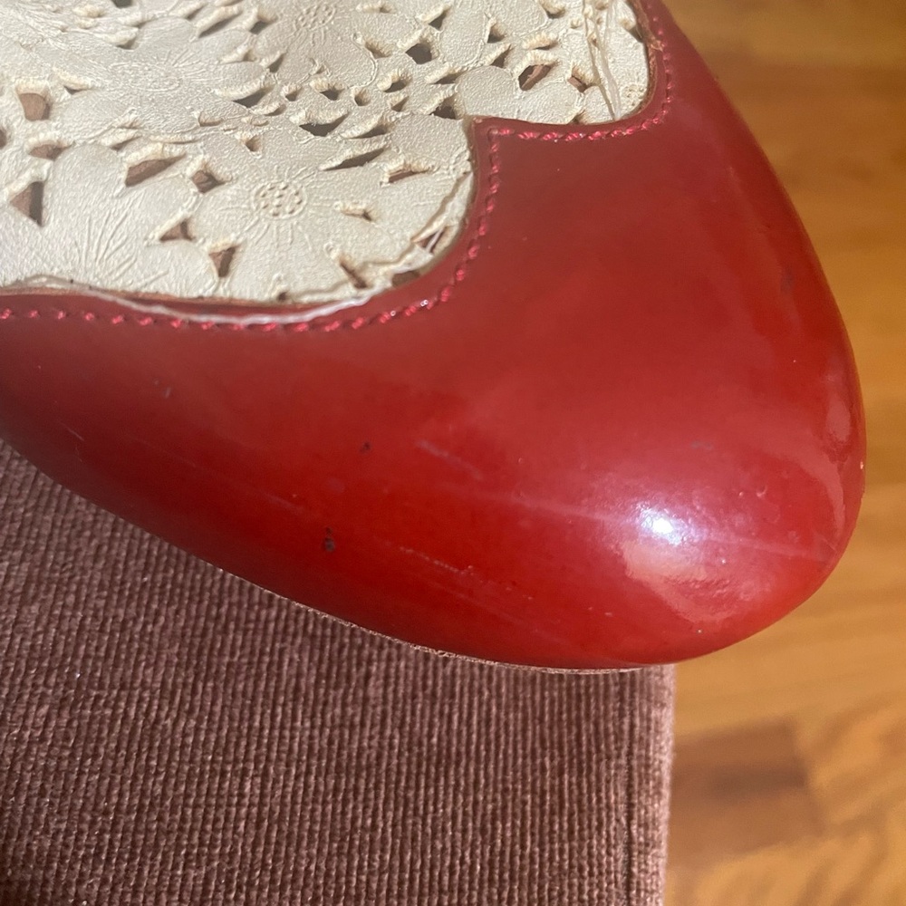 Latitude Femme Patent Leather and Laser Cut Leather Lace Up Flats - Picture 3 of 10